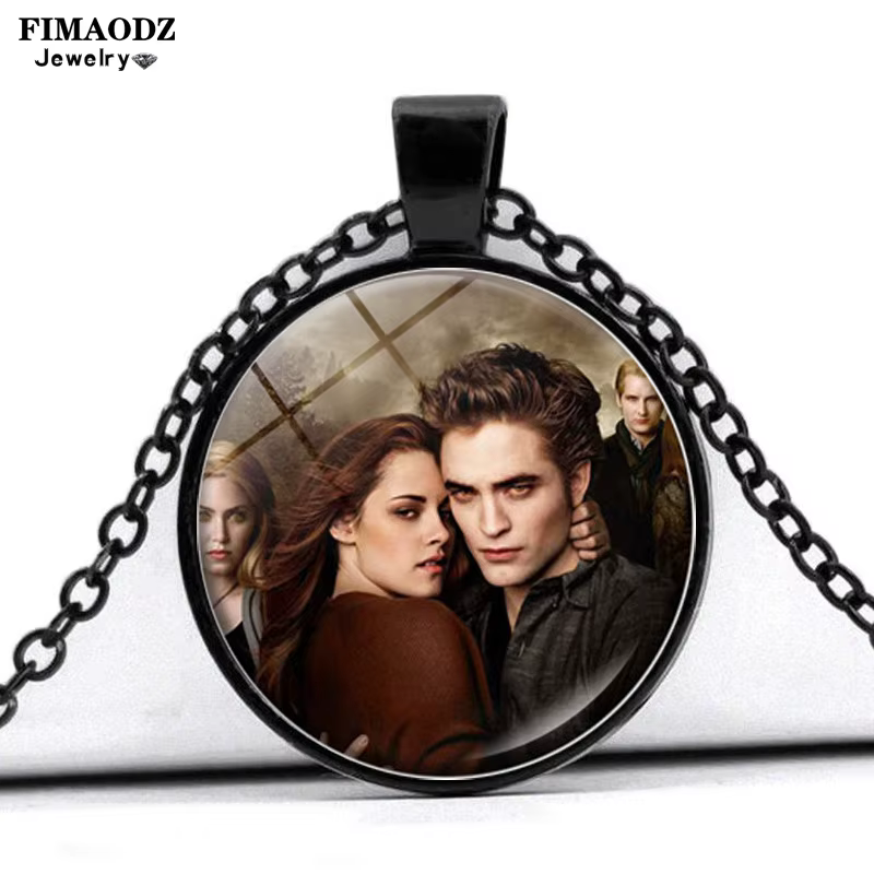 Collier crépuscule Bella, affiche de film, Cabochon en verre, ras du cou, bijoux d'amoureux pour hom