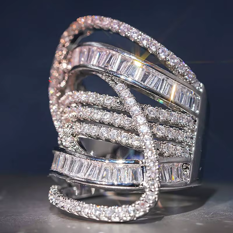 Bague Huitan de luxe à motif ajouré pour femme, idéale pour les fêtes, magnifique pour les mariages,