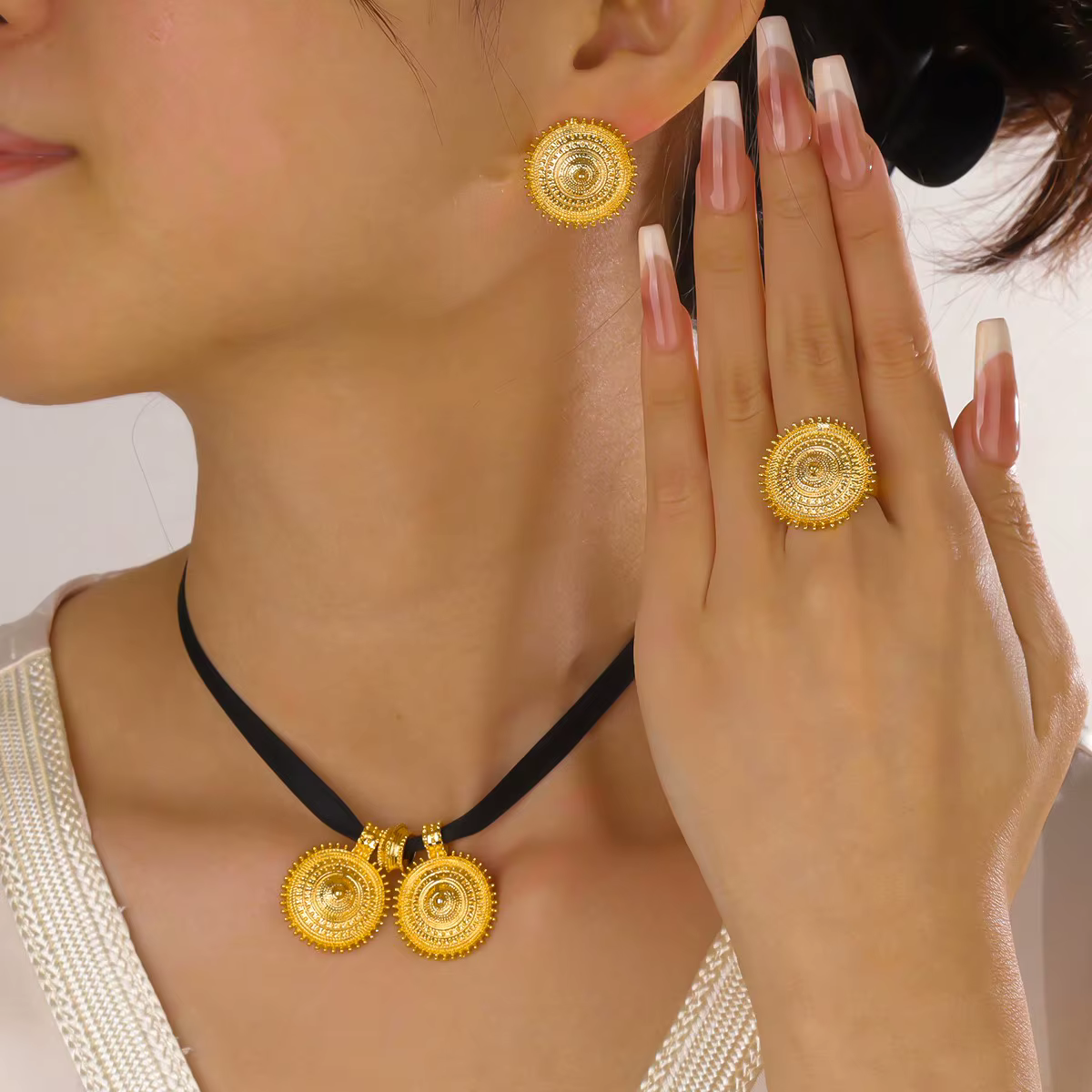 Ensemble de bijoux plaqué or 24 carats pour femme, collier ras du cou ruban noir, boucles d'oreilles