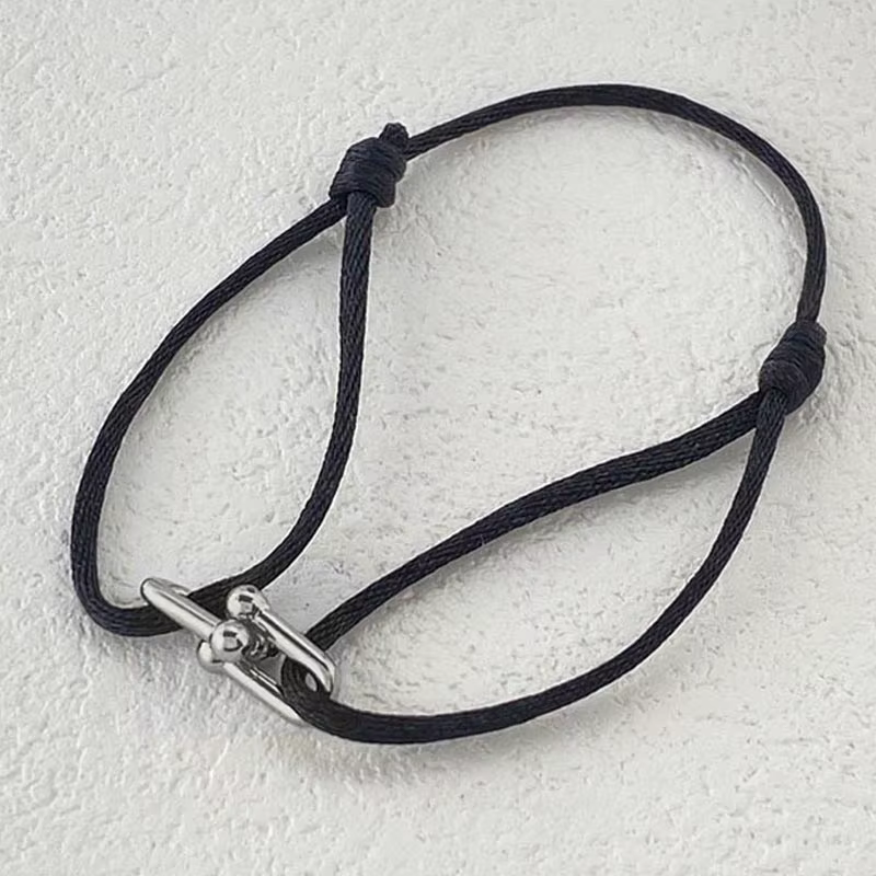 Bracelet tressé réglable en corde avec fermoir en U en forme de fer à cheval