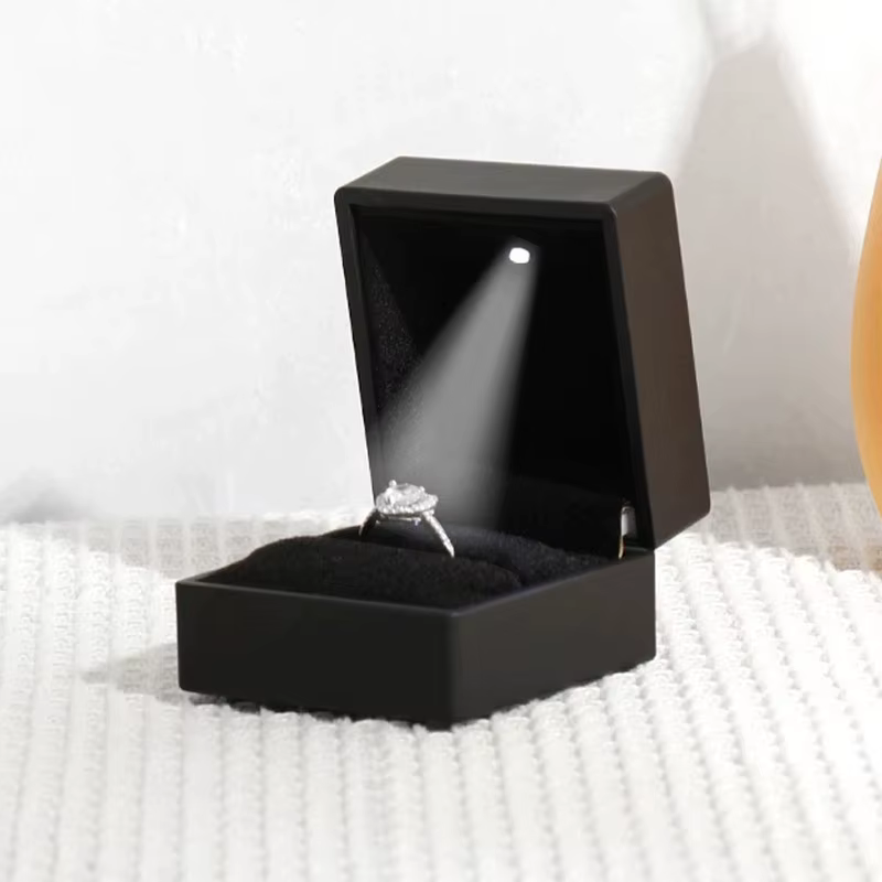 Boîte à bague de luxe en forme de cœur avec lumière LED, boîte à bague de fiançailles éclairée par L