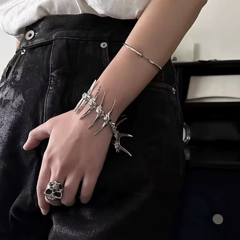 Collier ras-du-cou en alliage style gothique audacieux, motif épine et squelette, pour femmes, stree