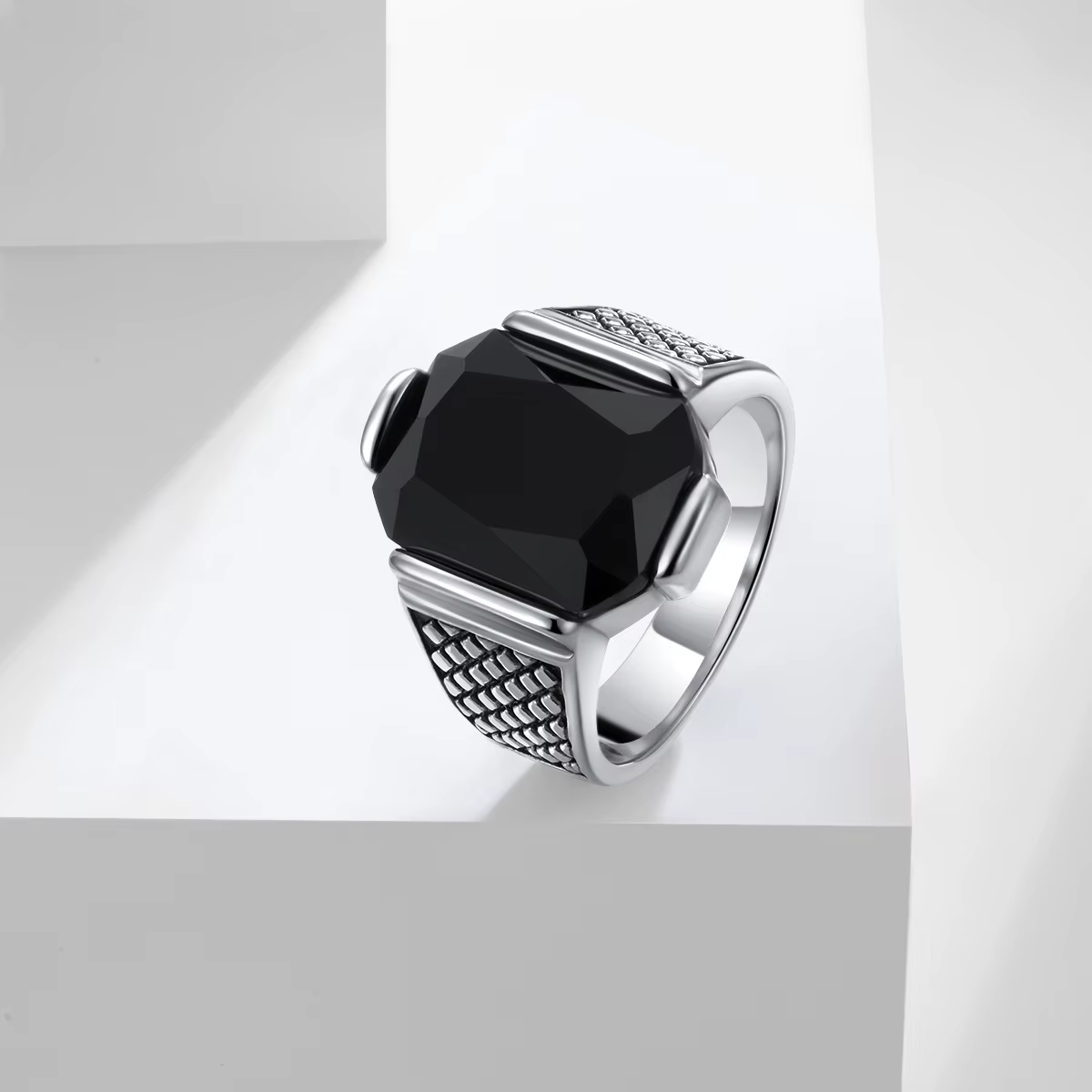 Bague en pierres précieuses en acier inoxydable 316L avec style minimaliste inspiré de l'horloge – U