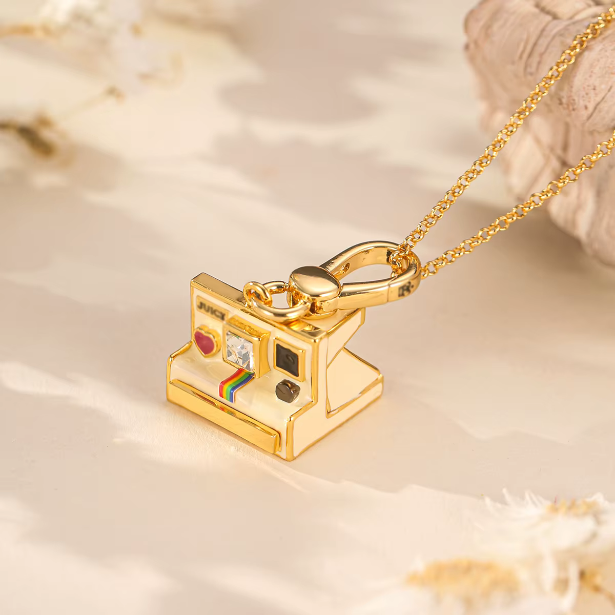 Collier pendentif d'appareil photo en émail exquis, accessoires de décoration de pull créatifs à la 