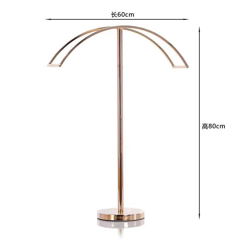 Décorations de mariage modernes : Arche en fer forgé, support floral, guide d'allée, vase pour hôtel