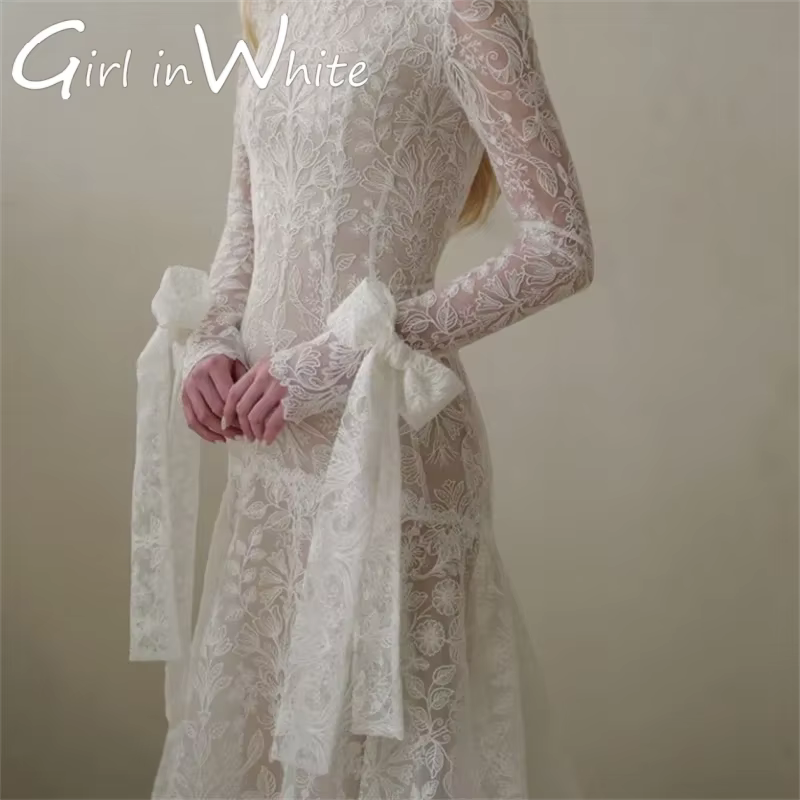 Robe de mariée élégante en dentelle à manches longues avec traîne, col rond, coupe trapèze, collecti
