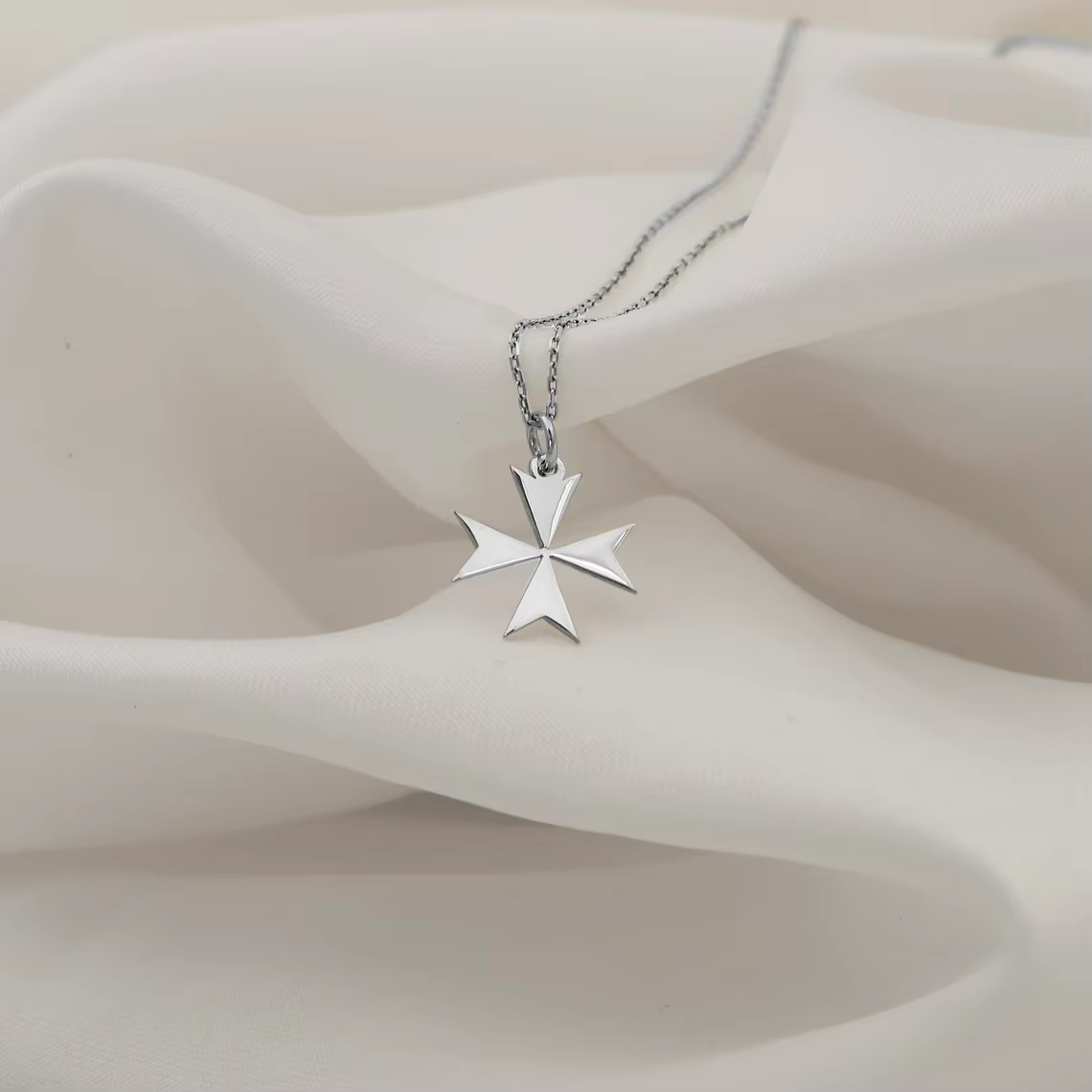 Collier croix maltaise exquise en acier inoxydable - Pendentif croix maltaise exquise pour homme, ca