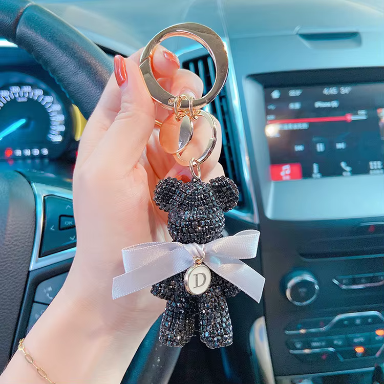 Bijoux de luxe plein strass ours voiture porte-clés lettre créative grand bouton porte-clés sac pend