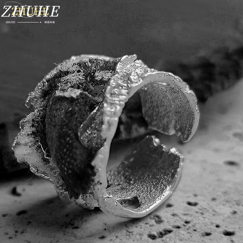 ZHUHE un accessoire de bijoux à anneau ouvert épissé en denim futuriste et androgynous