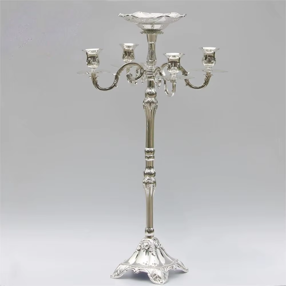Candélabre finition argent en gros, 63cm de hauteur, candélabre 5 bras avec bol/plateau de fleurs au