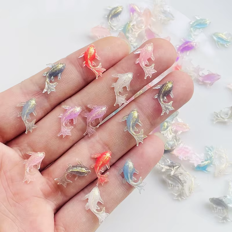 100 pièces nouveau 12*15mm mignon Mini brillant dessin animé poisson rouge résine Figurine artisanat