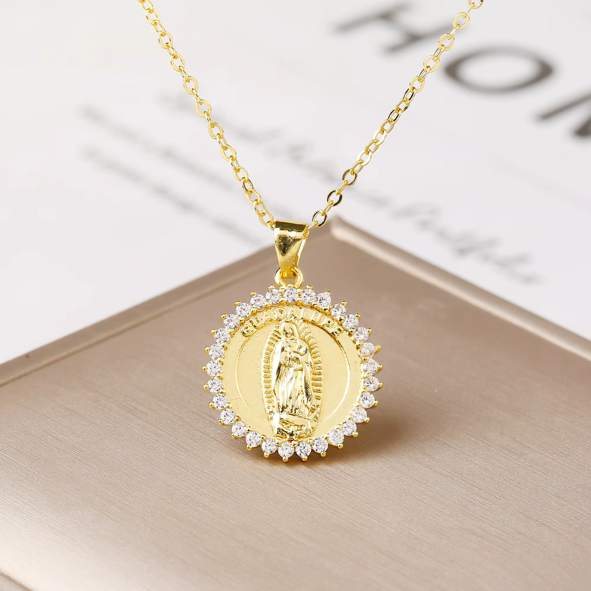 Collier avec pendentif ange de la Vierge Marie plaqué or pour femmes, colliers religieux en cristal 