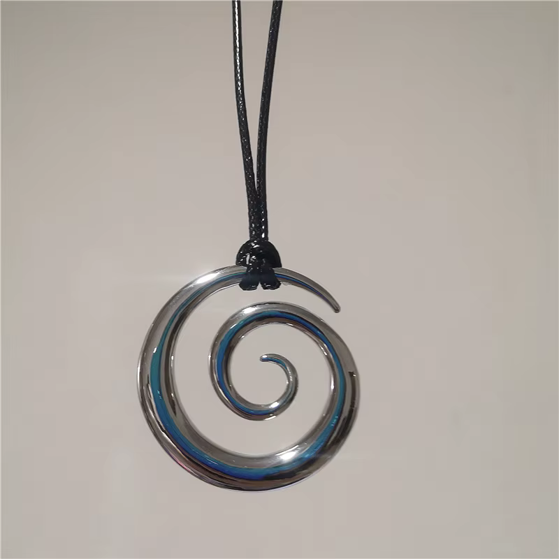 Collier en métal couleur argent pour femmes, spirale Vortex, corde géométrique irrégulière, pendenti