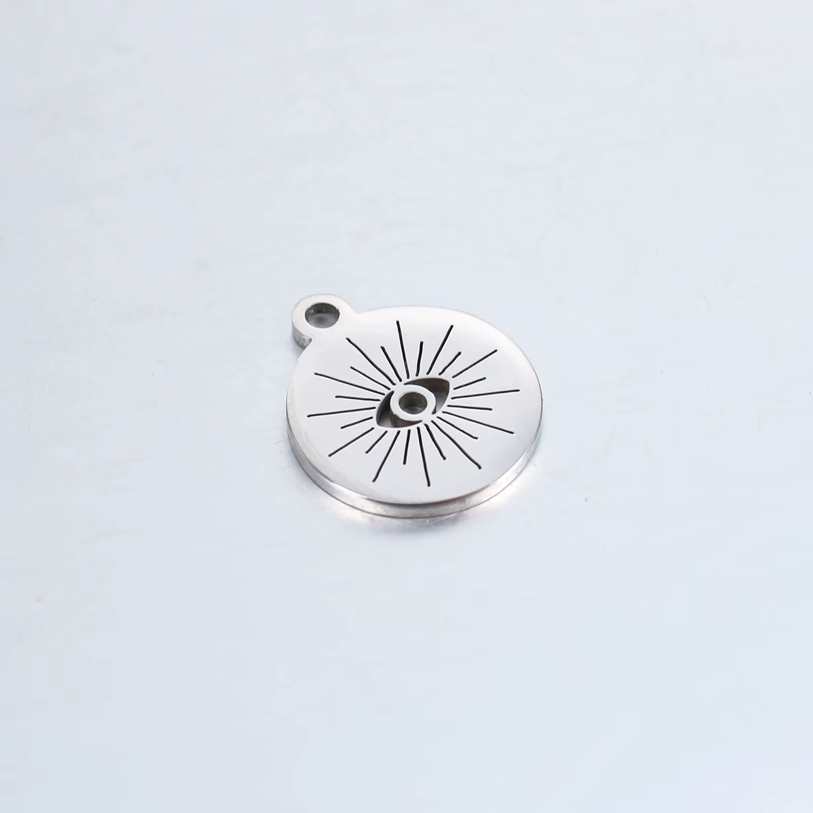 Œil rond religieux en acier inoxydable, breloques professionnelles, document doré, œil qui voit tout