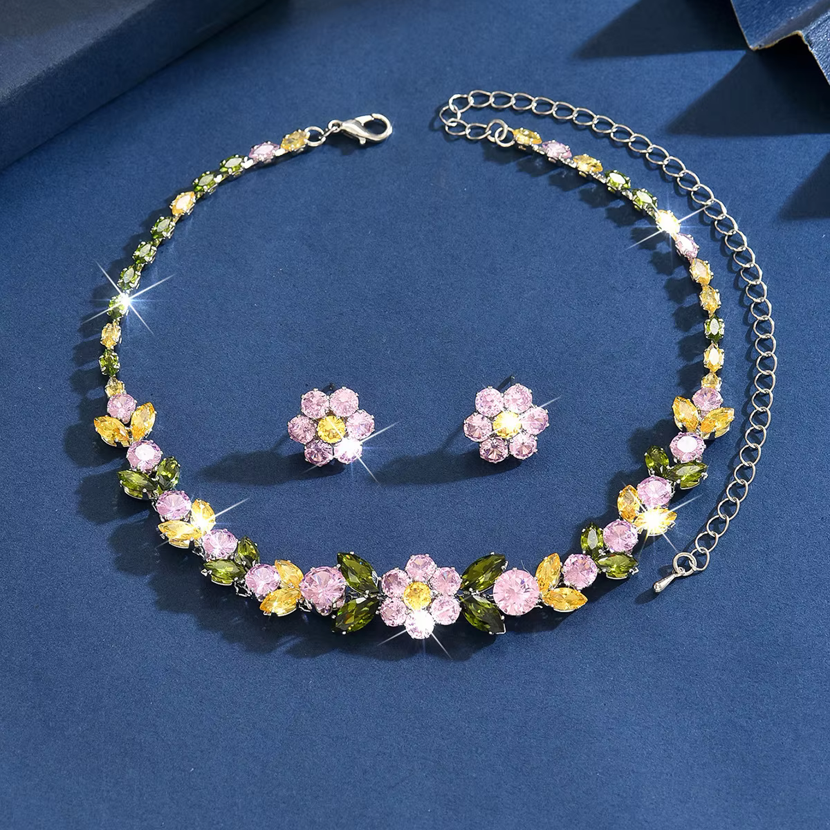 Nouvel ensemble boucles d'oreilles et collier floraux 2026 pour femme - Ensemble floral tendance ave