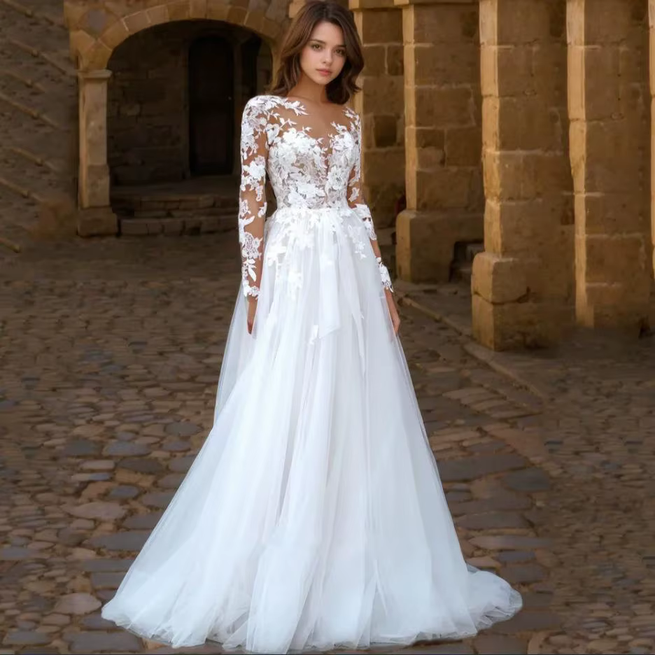 Robe de mariée simple en dentelle à manches longues et col en V, coupe ajustée, dos transparent, tra