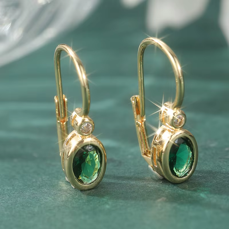 Boucles d'oreilles créoles dorées vintage incrustées d'émeraudes synthétiques pour femme – Bijoux él