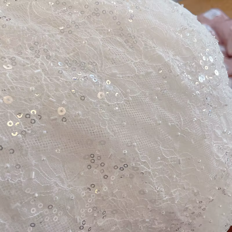 Tissu en dentelle blanche élégante, Haute Couture, perles exquises, Texture douce, paillettes, acces