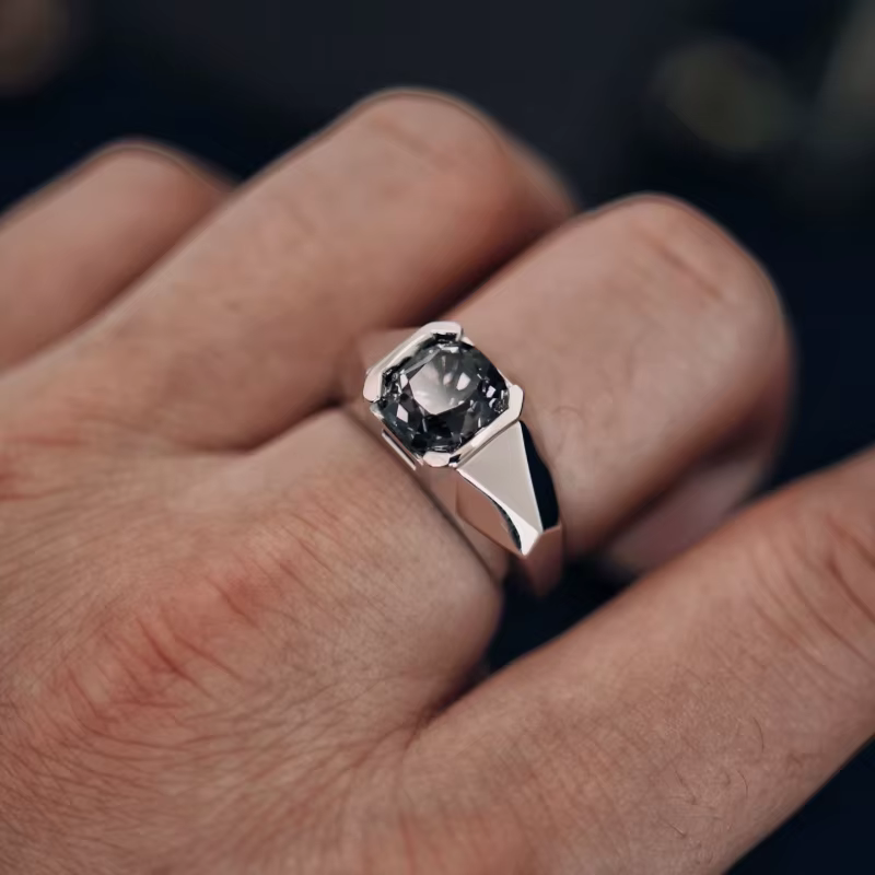Bague en argent brillant pour homme, métal brillant foncé, pierres précieuses noires incrustées, cla