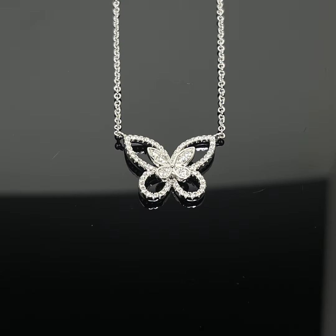 La collection de bijoux pour femmes en argent 925 comprend des boucles d'oreilles, des bracelets et 