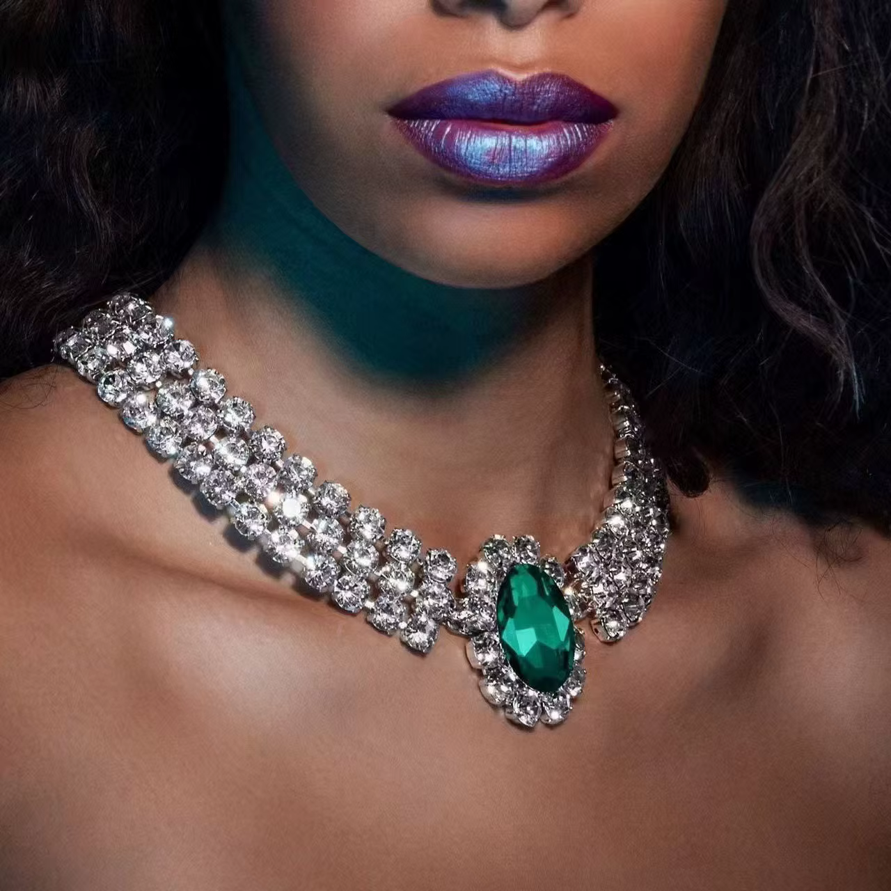 Collier multicouche extravagant pour femmes, pendentif en strass de pierres précieuses vertes scinti