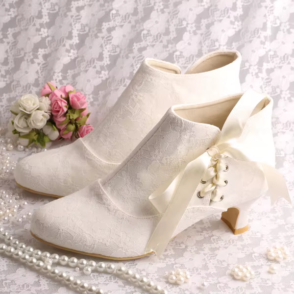 Bottes en dentelle blanche personnalisées pour femmes, chaussures de mariée, talon bas, court, maria