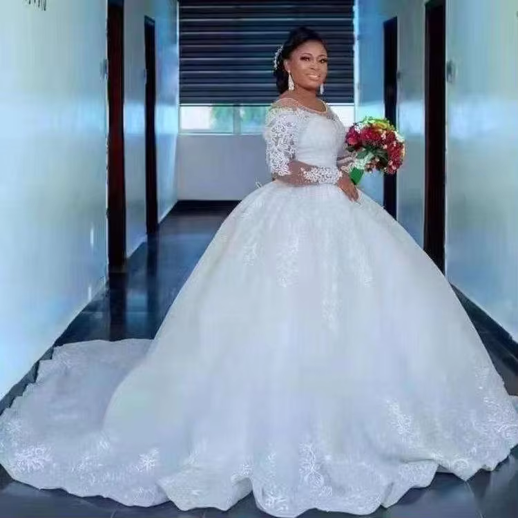 Robes De mariée personnalisées en dentelle, grande taille, perles, manches longues, col rond en cris