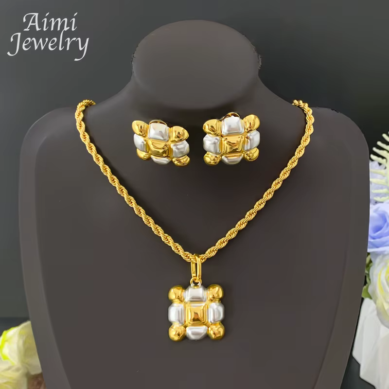Pendentif personnalisé deux tons avec chaîne, collier doré, boucles d'oreilles, ensemble de bijoux 2
