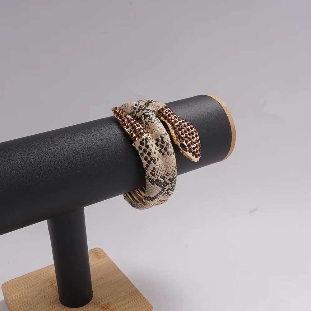 Bracelet manchette effet peau de serpent Wild Glam – Accessoire tendance pour brunch, rendez-vous et