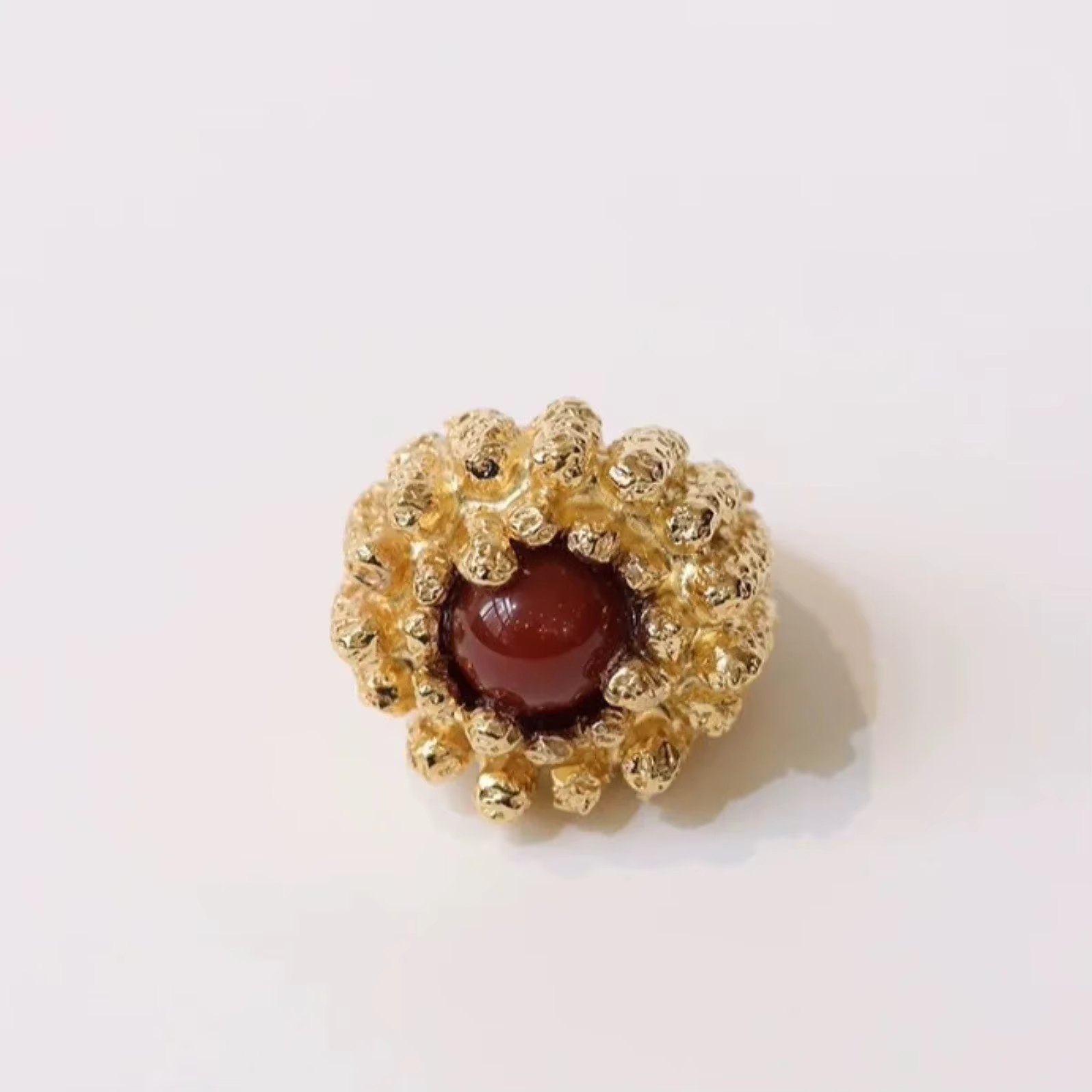 Bague large en résine rouge et laiton plaqué or pour femmes, bijoux à breloques délicats, tendance e