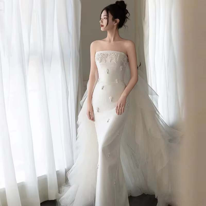 Robe de mariée française légère sans bretelles, avec Texture en Satin, jupe en queue de poisson, voi