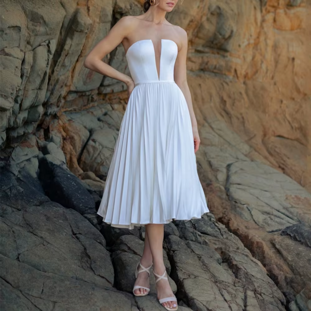 Robe de mariée courte simple sans bretelles, dos ouvert, avec ceinture et drapé, longueur thé, pour 