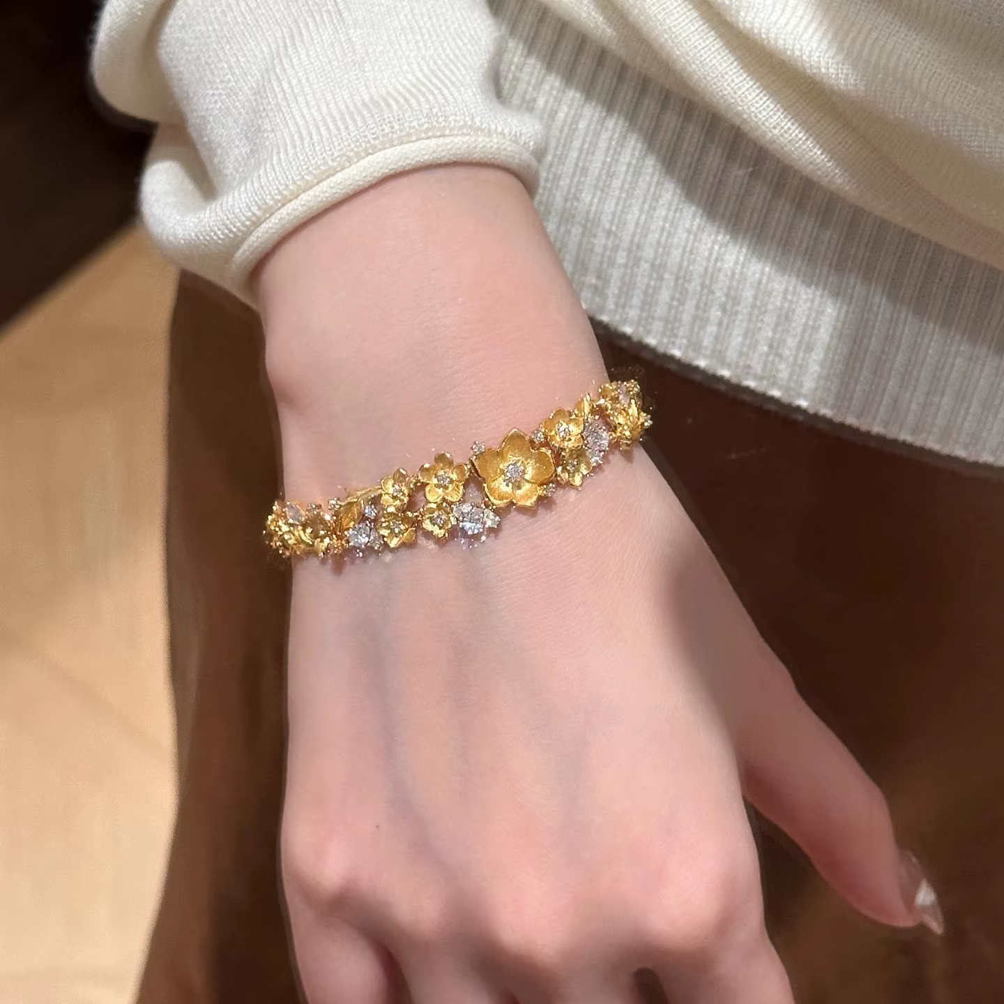 Bracelets Vintage à fleurs éblouissantes brossées pour femmes, classique, exquis, incrusté de diaman