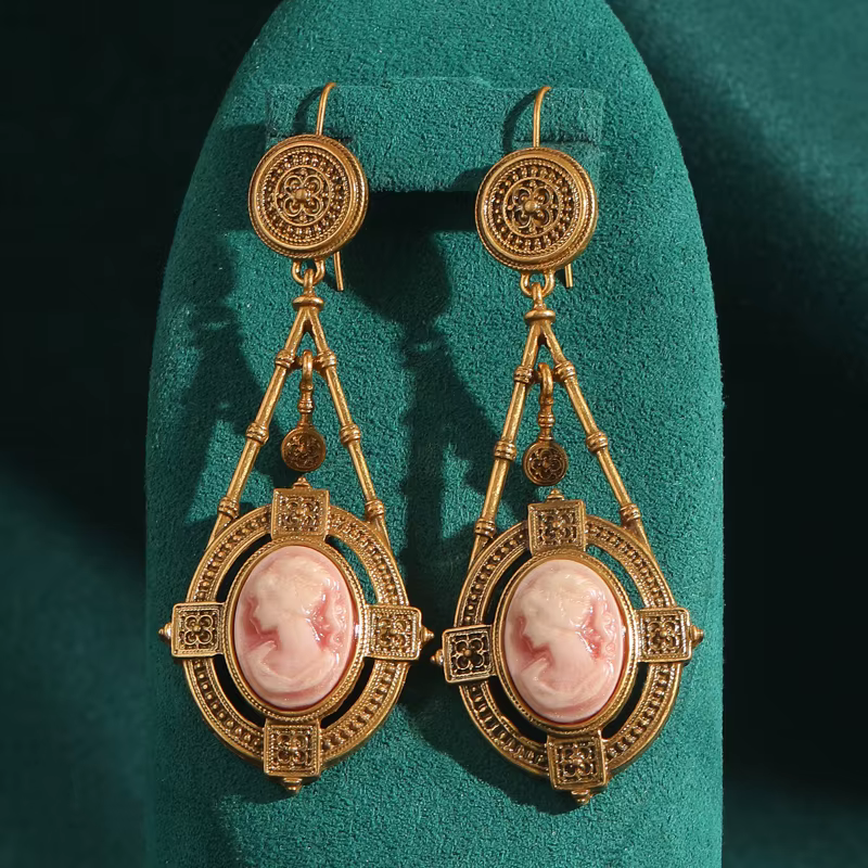 Boucles d'oreilles vintage rose en relief camée, bijoux de luxe de créateur, couleur or pour femme, 