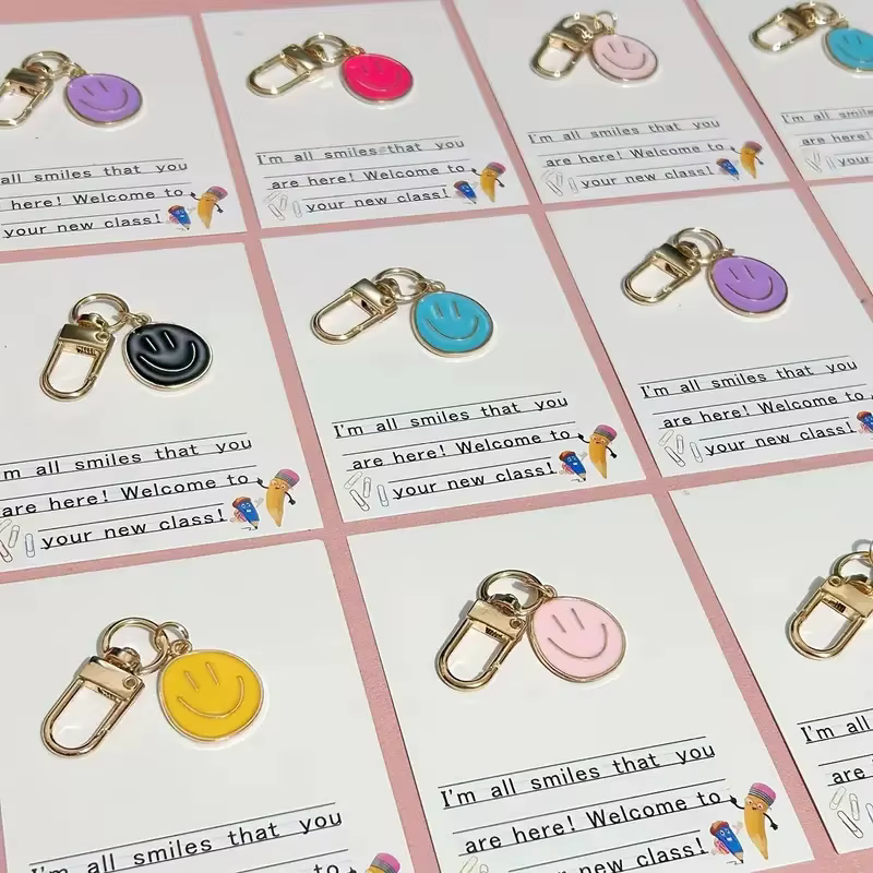 Un ensemble de 25 pièces pour la cérémonie d'ouverture, 7 couleurs et styles aléatoires, porte-clés