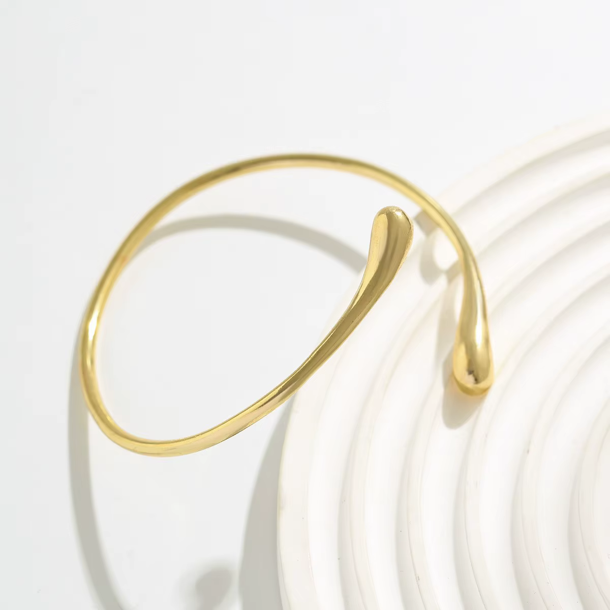 Bracelet manchette du haut du bras pour femmes, minimaliste, en métal plaqué or, réglable, brassard 
