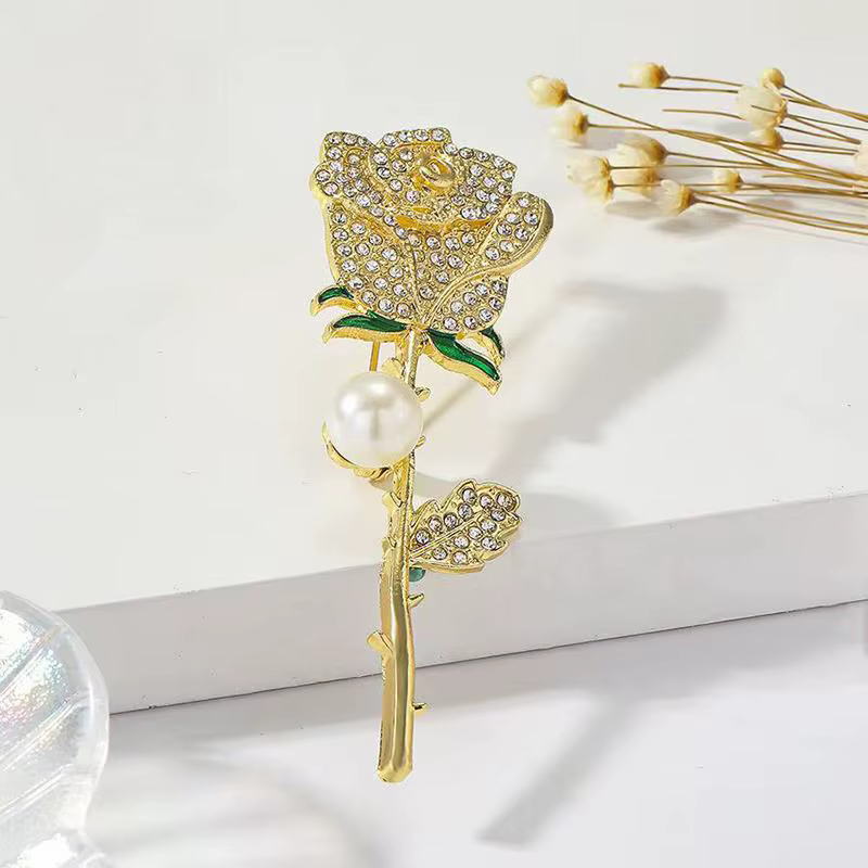 Broches élégantes en forme de rose dorée pour femmes, en alliage et strass, pour mariage, robe, déco