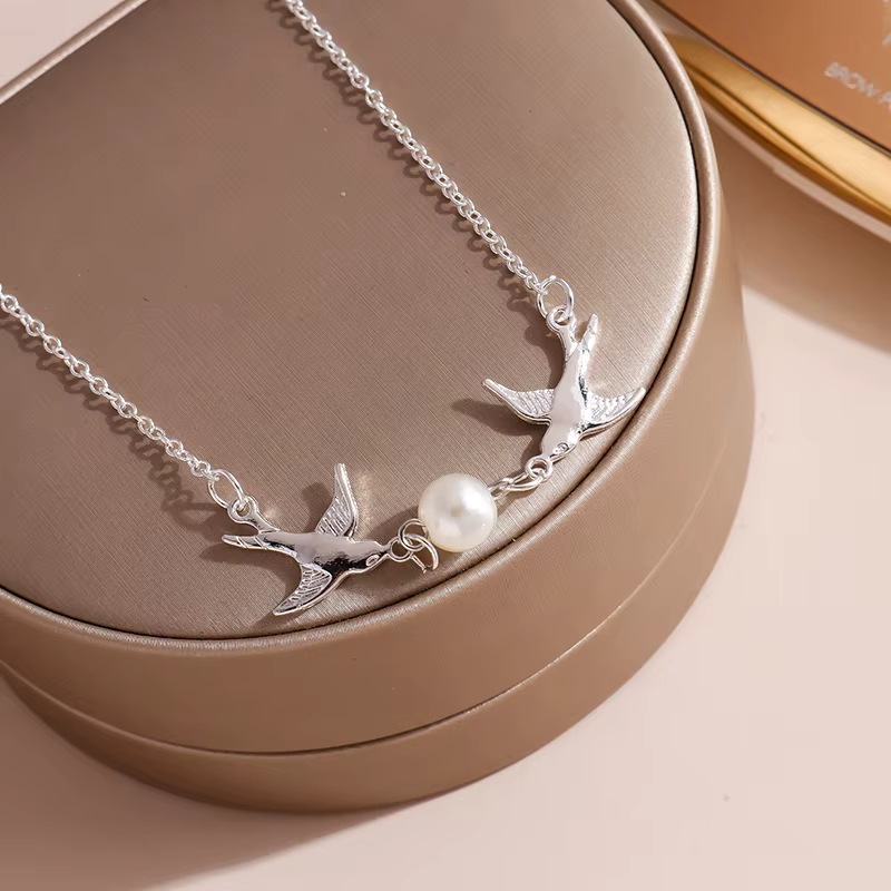 Aihua – collier avec pendentif en forme de colombe et perle d'imitation, chaîne couleur or et argent