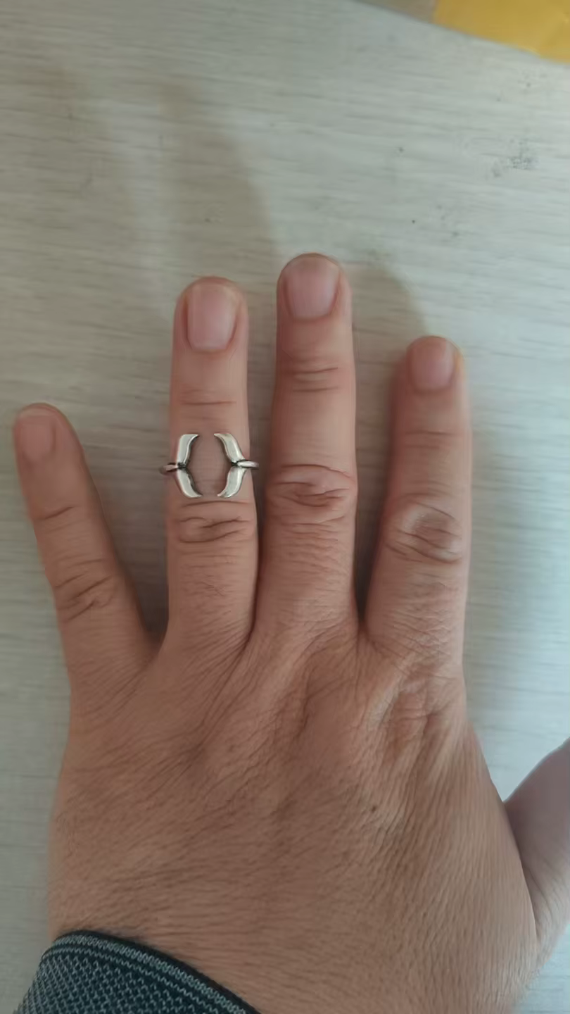 Bague ouverte ajustable à double queue de baleine