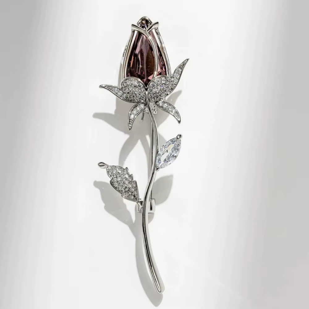 Broche incrustée de strass scintillants de luxe à la mode, accessoires d'extérieur exquis et élégant