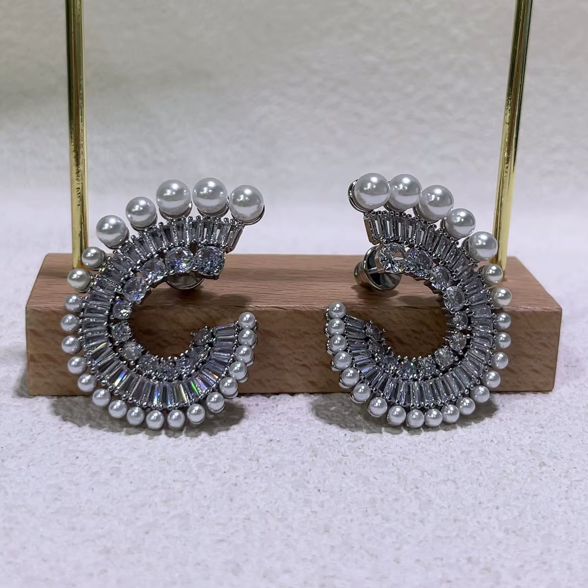 Boucles d'oreilles en perles 2026 Nouveautés Bijoux de mariage tendance Breloques élégantes Cadeaux 