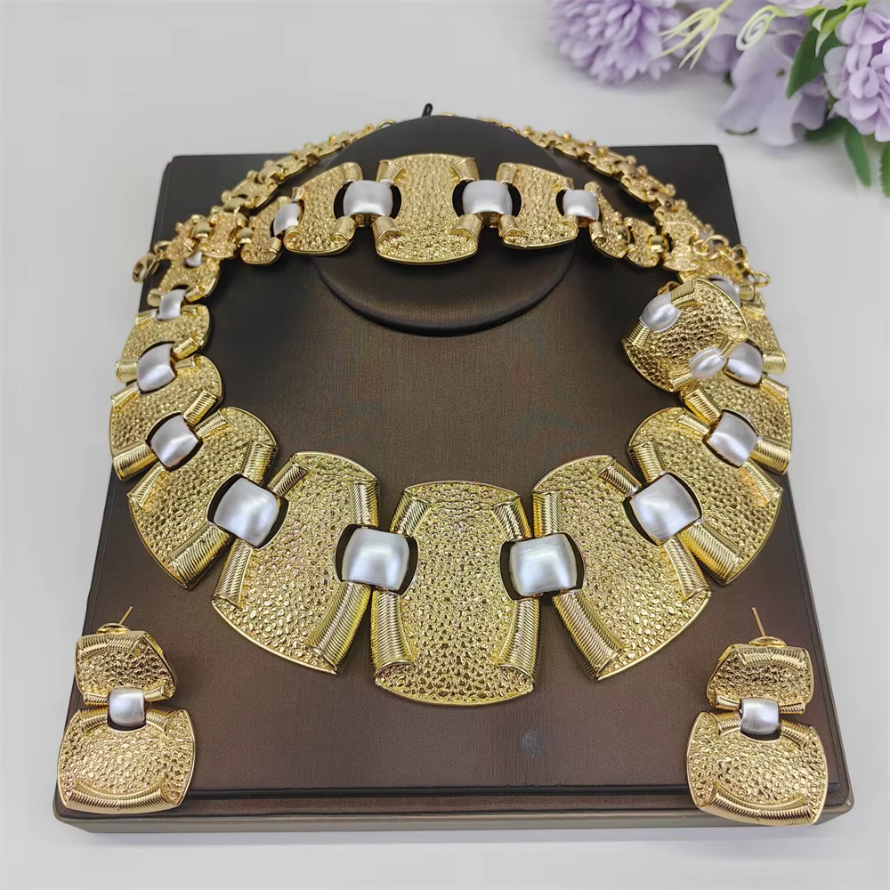 Parure de bijoux de luxe plaqué brillant pour femme : collier, boucles d'oreilles, bracelet et bague