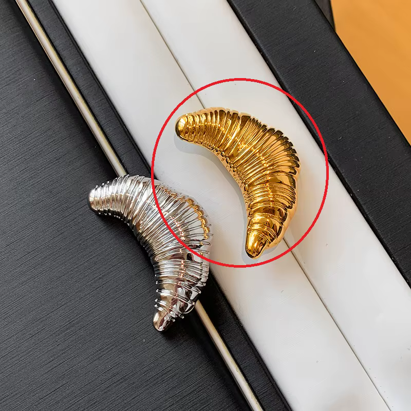 Broches Croissant tendance pour hommes et femmes, épingles en métal plaqué or et argent, mode coréen