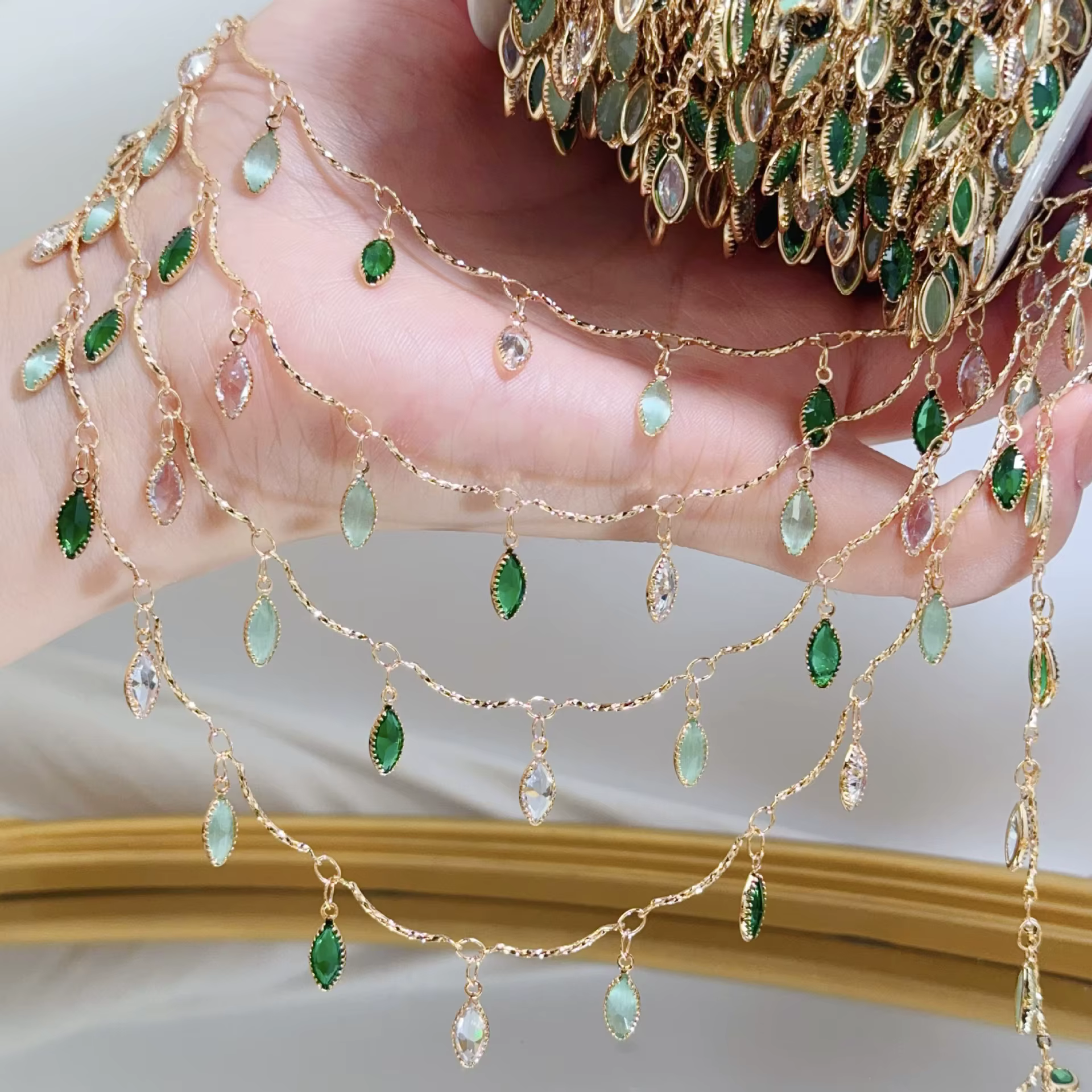 Pendentif à tige courbée gravée de 0.5/1/2M, avec chaîne ovale verte en cuivre et Zircon pointu pour