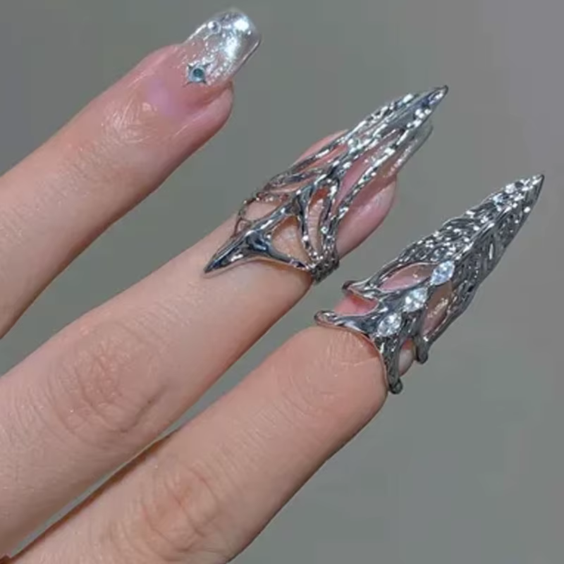 Anneau de couverture d'ongles gothique