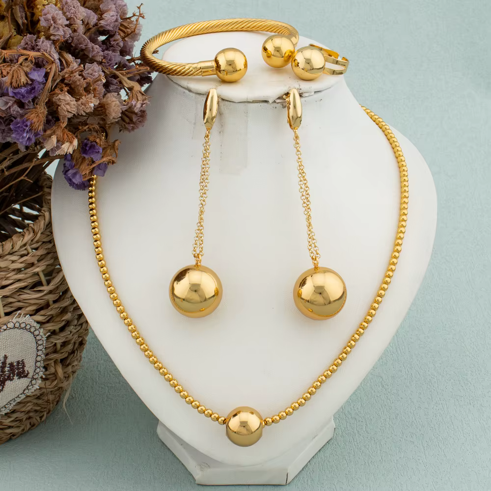 Ensemble de bijoux plaqués or 18 carats