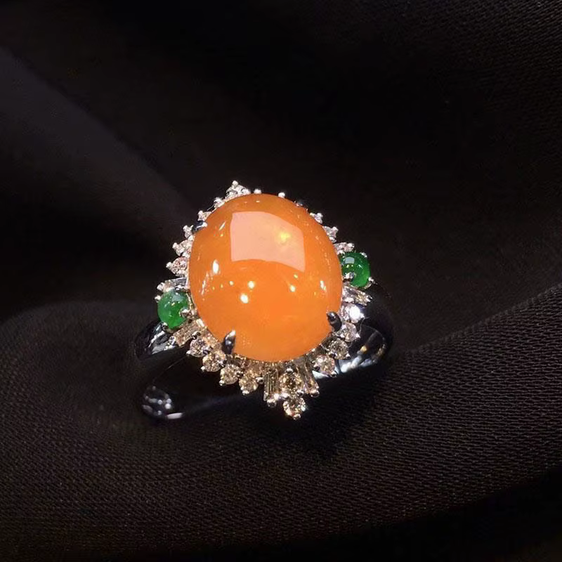 Bague en argent incrusté de cristal naturel