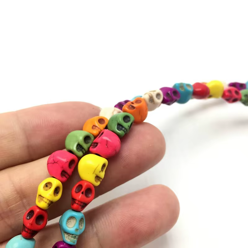 Perle de crâne howlite colorée pour bijoux exécutifs, breloque en pierre naturelle, vente en gros de bracelets, accessoires de bricolage, 50 pièces