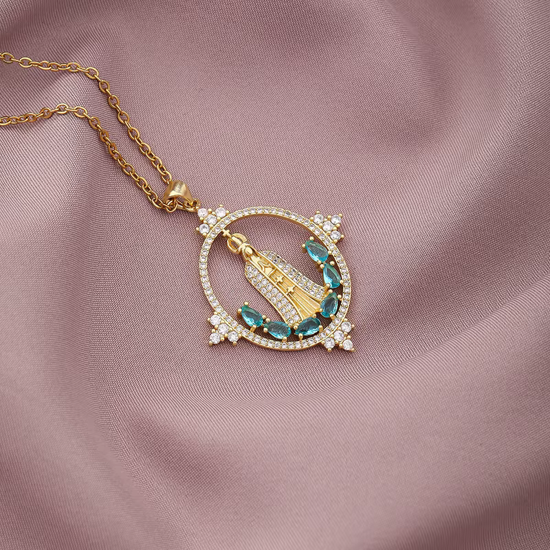 Collier pendentif Sainte Cubique de la Vierge Marie pour Femme