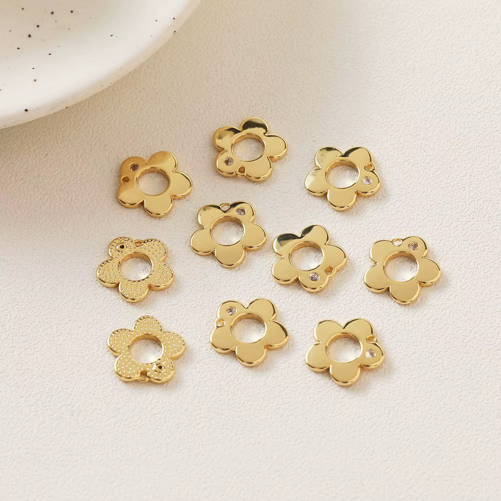 Collier de fleurs plaqué or 14k